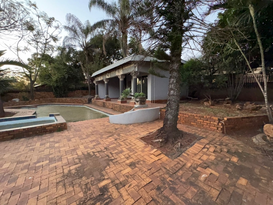 6 Bedroom Property for Sale in Safari Gardens North West